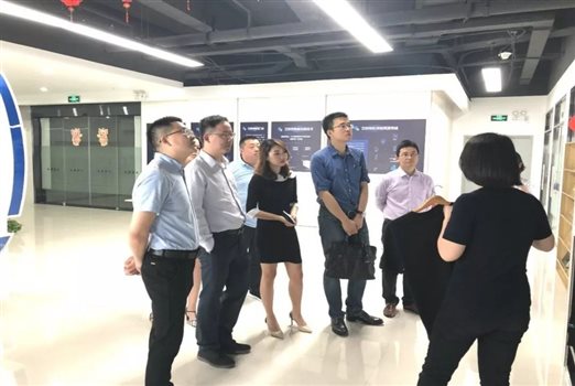福建省物聯網應用技術服務商會會長張偉杰一行人蒞臨參觀考察